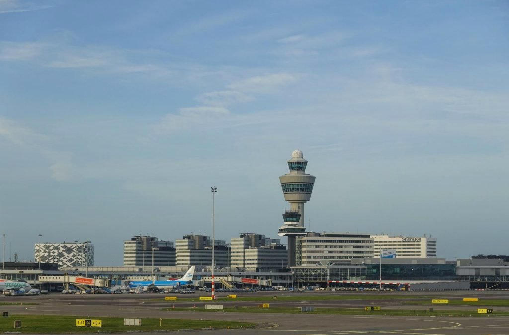 Amsterdam Schiphol as a Long-Haul European Hub
